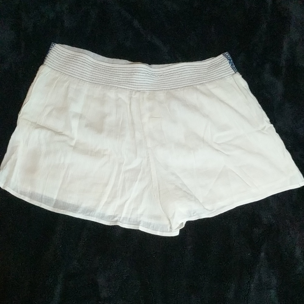 NWT Super cute Lucky Brand women's shorts - Picture 2 of 5